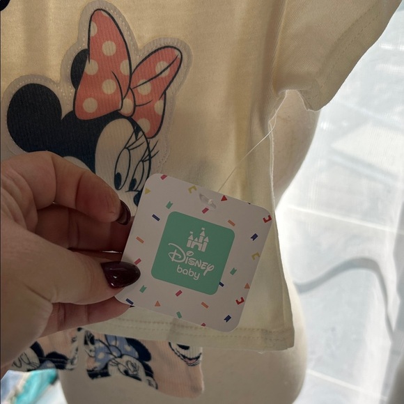 NEW Disney Minnie Mouse Embroidered Infant T-Shirt & Shorts Set- Size 12 months - Picture 4 of 6